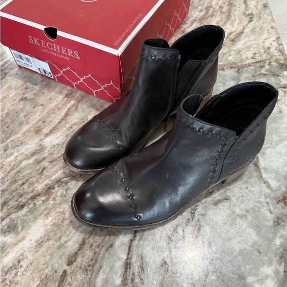 Skechers Black Ankle Booties Sleek Design - Picture 1 of 4